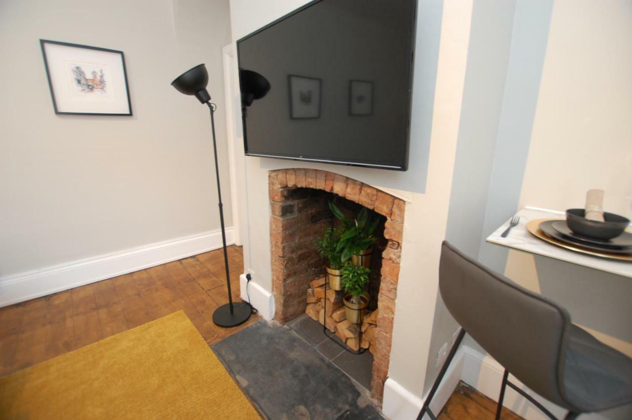 Apartment Modern One Bed Apartment, By Kipz Centre - Amazing Location & Quiet! Chester