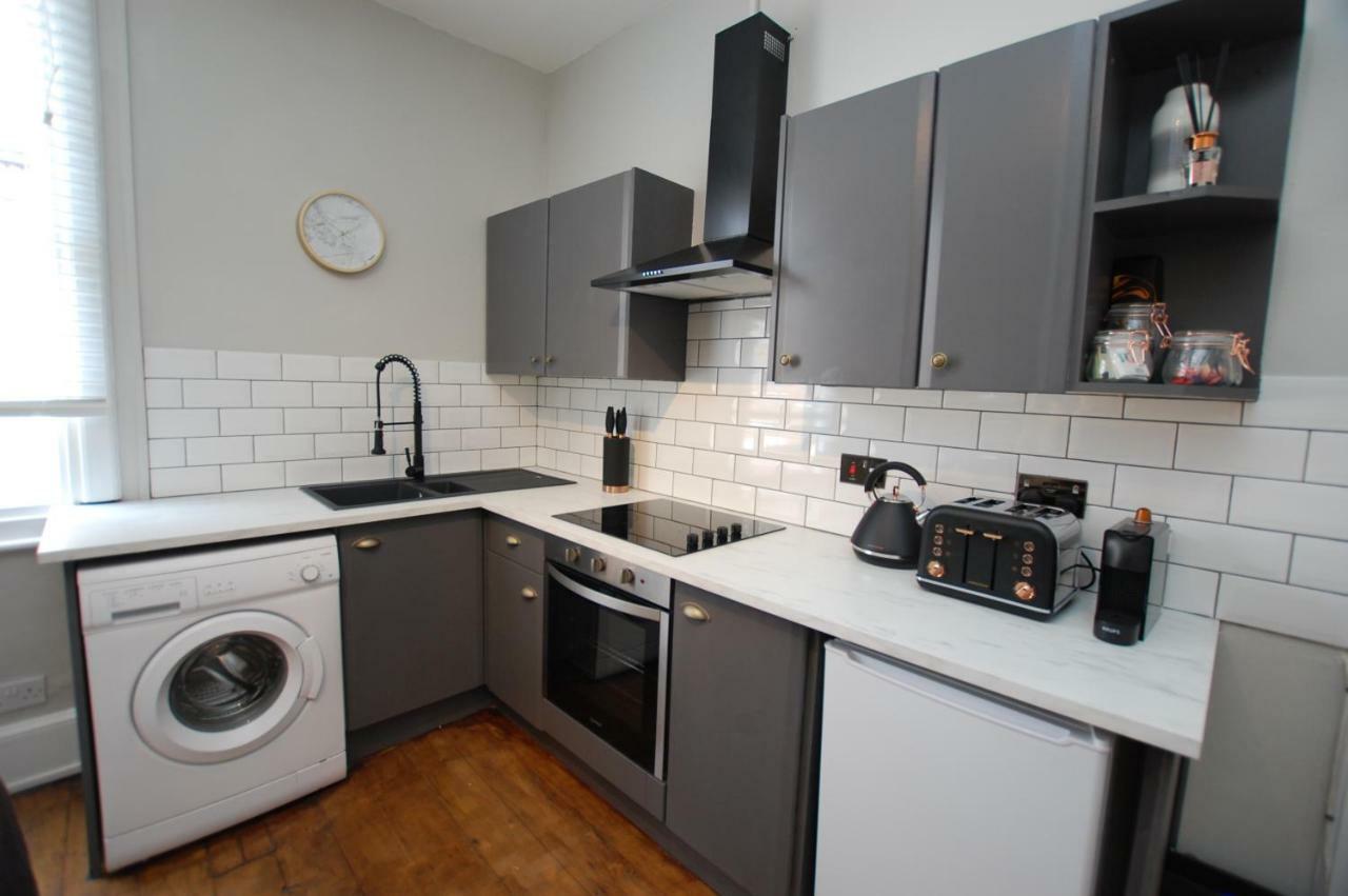 Apartment Modern One Bed Apartment, By Kipz Centre - Amazing Location & Quiet!